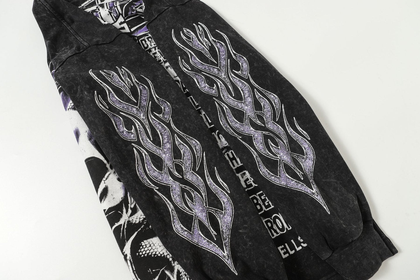 HS Skull & Flame Graphic Long-Sleeve T-Shirt ¡ª detail