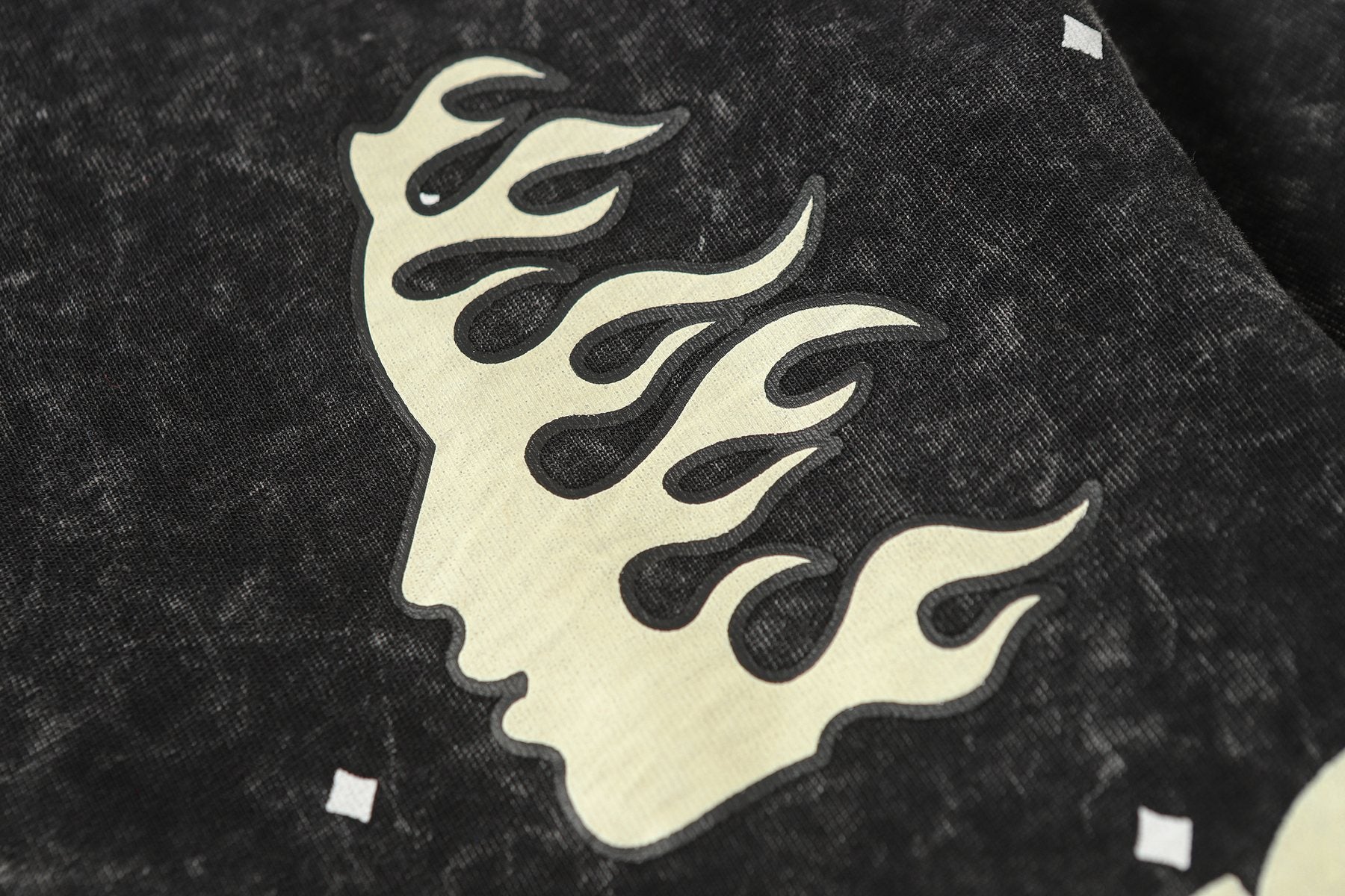 HS Flame Star Graphic Long-Sleeve T-Shirt ¡ª detail