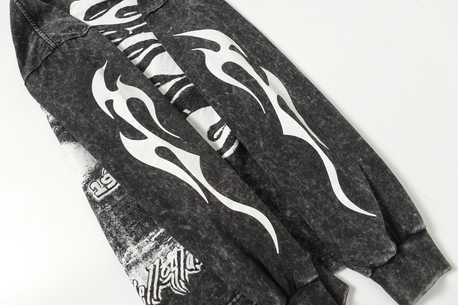 HS Eye & Flame Graphic Long-Sleeve T-Shirt ¡ª detail