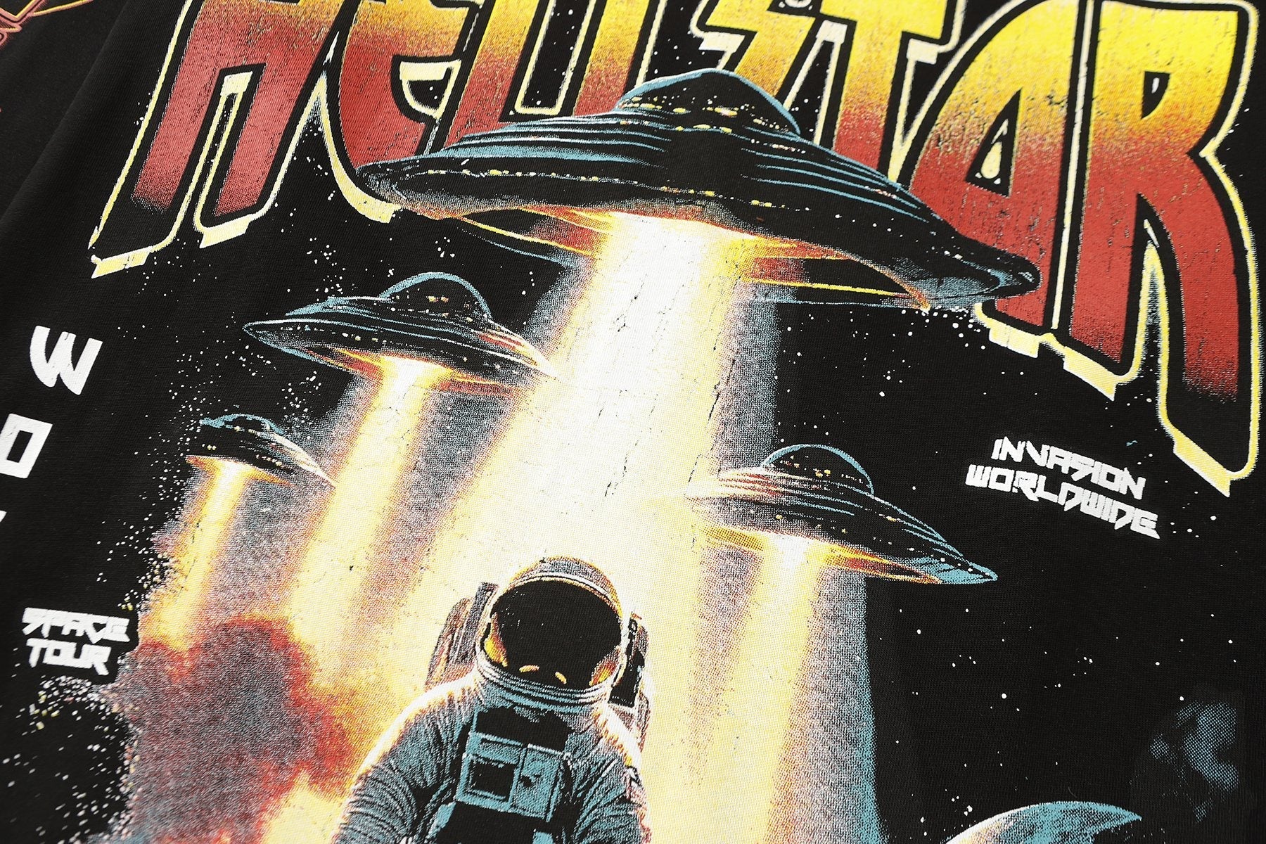 HS UFO Astronaut Graphic Long-Sleeve T-Shirt ¡ª detail