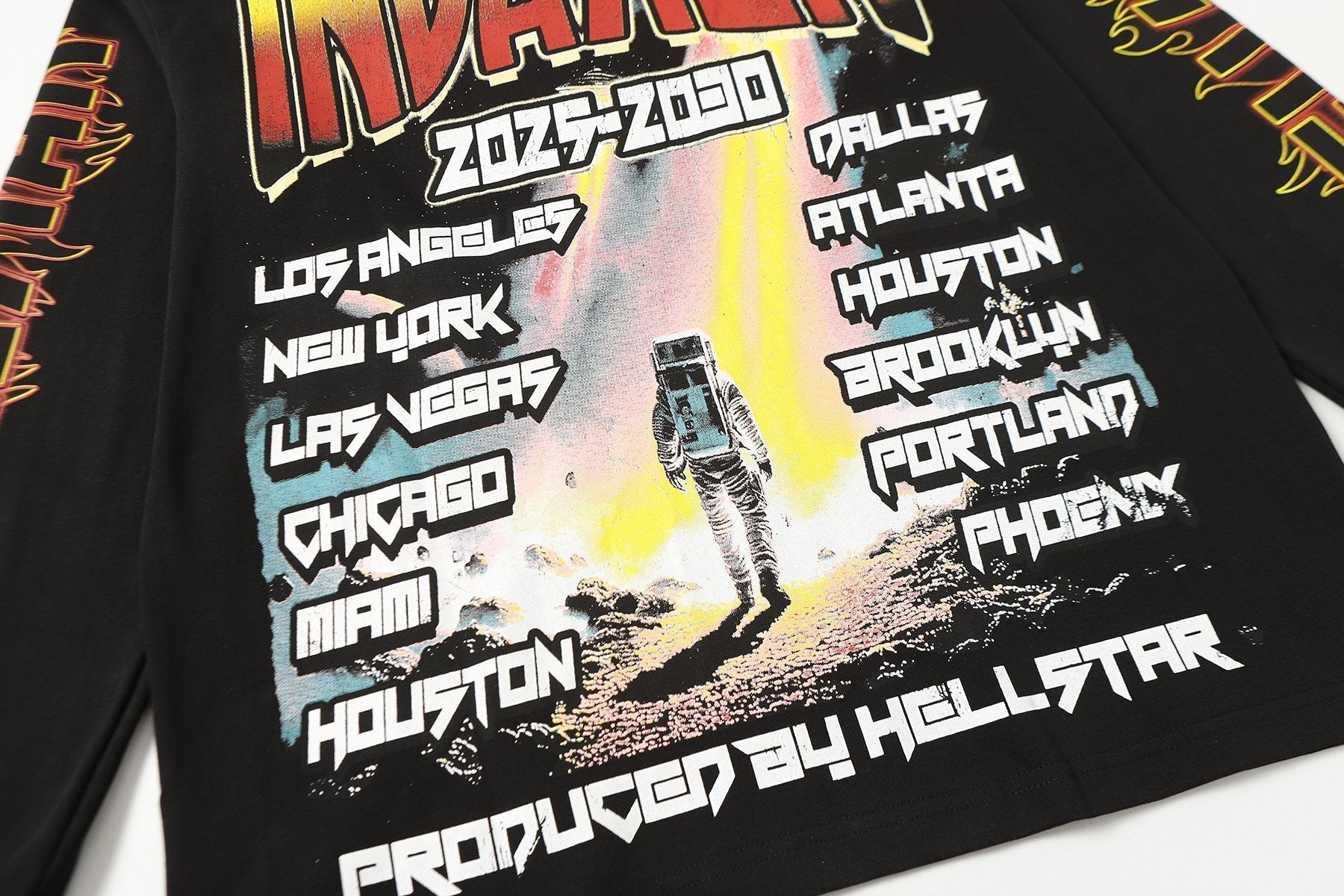 HS UFO Astronaut Graphic Long-Sleeve T-Shirt ¡ª detail
