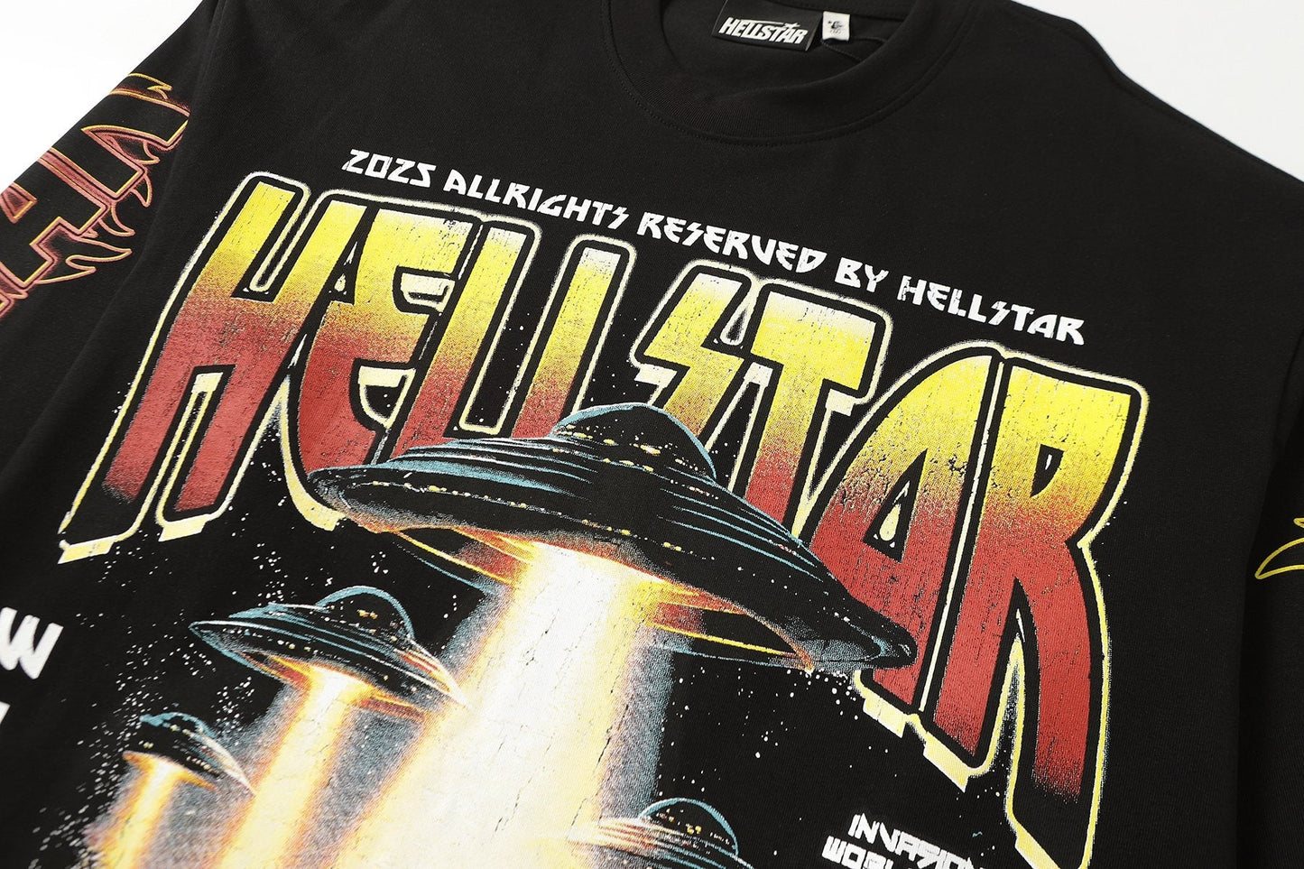 HS UFO Astronaut Graphic Long-Sleeve T-Shirt ¡ª detail
