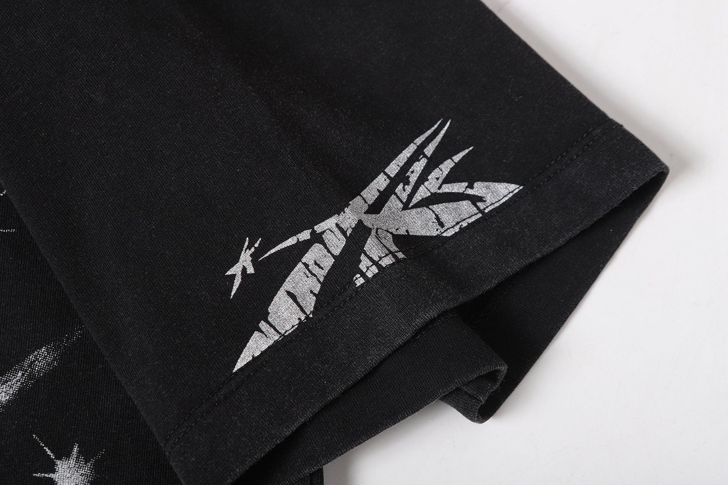 HS Red Graphic Short-Sleeve T-Shirt ¡ª detail