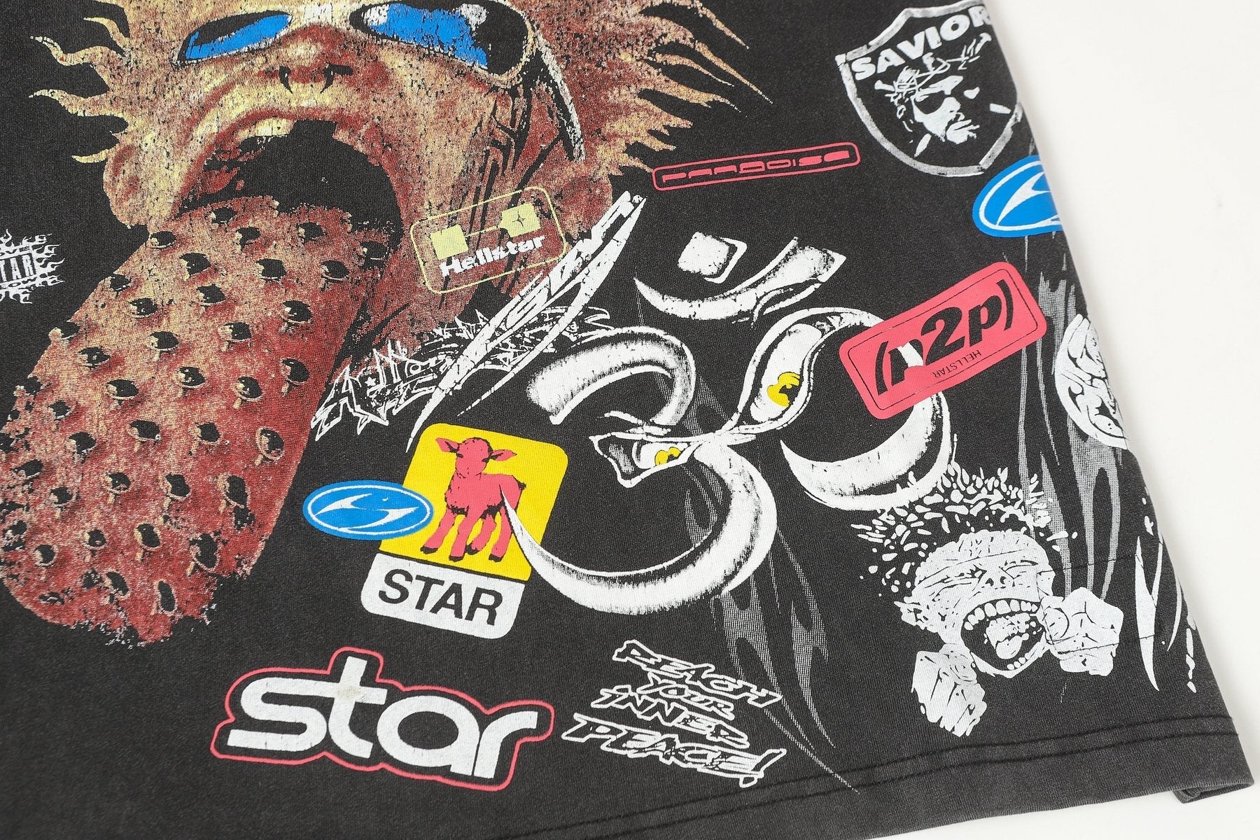 HS Character & Graffiti Graphic Short-Sleeve T-Shirt ¡ª detail