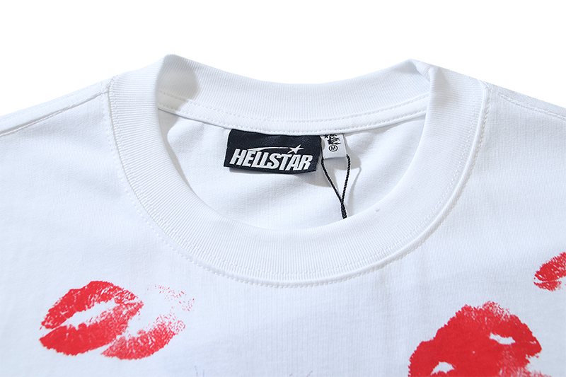 HS Embrasse-Moi Portrait Graphic T-Shirt ¡ª neck_label