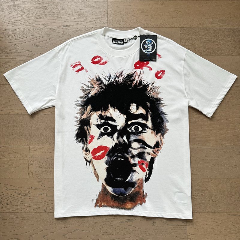 HS Embrasse-Moi Portrait Graphic T-Shirt ¡ª context