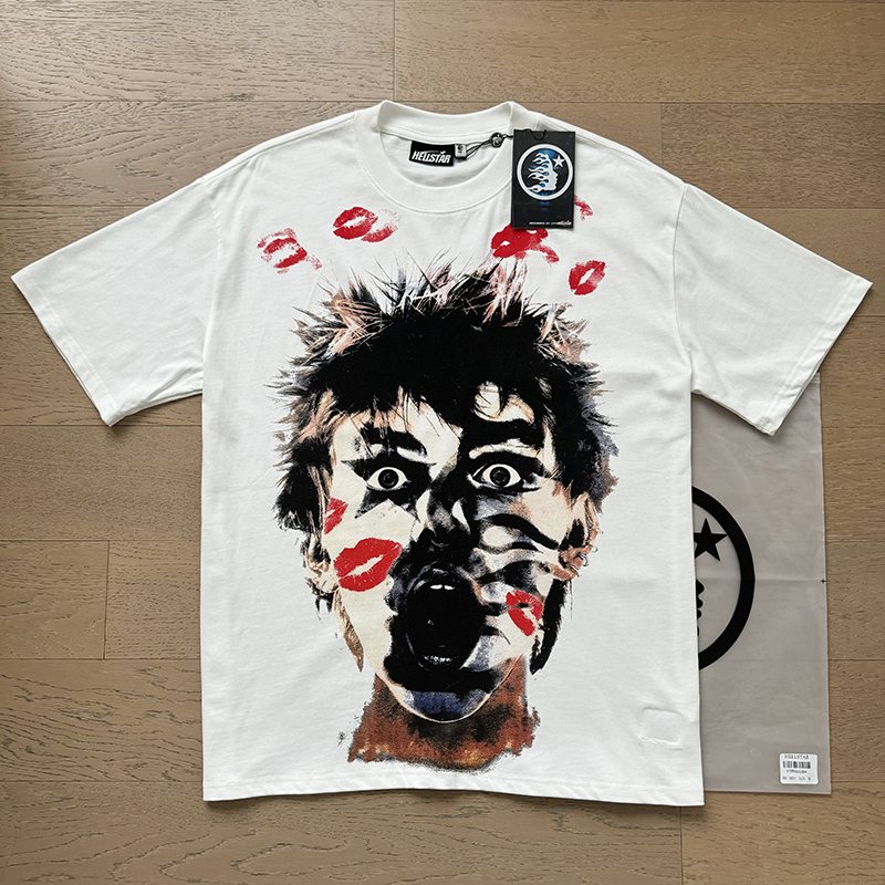 HS Embrasse-Moi Portrait Graphic T-Shirt ¡ª context