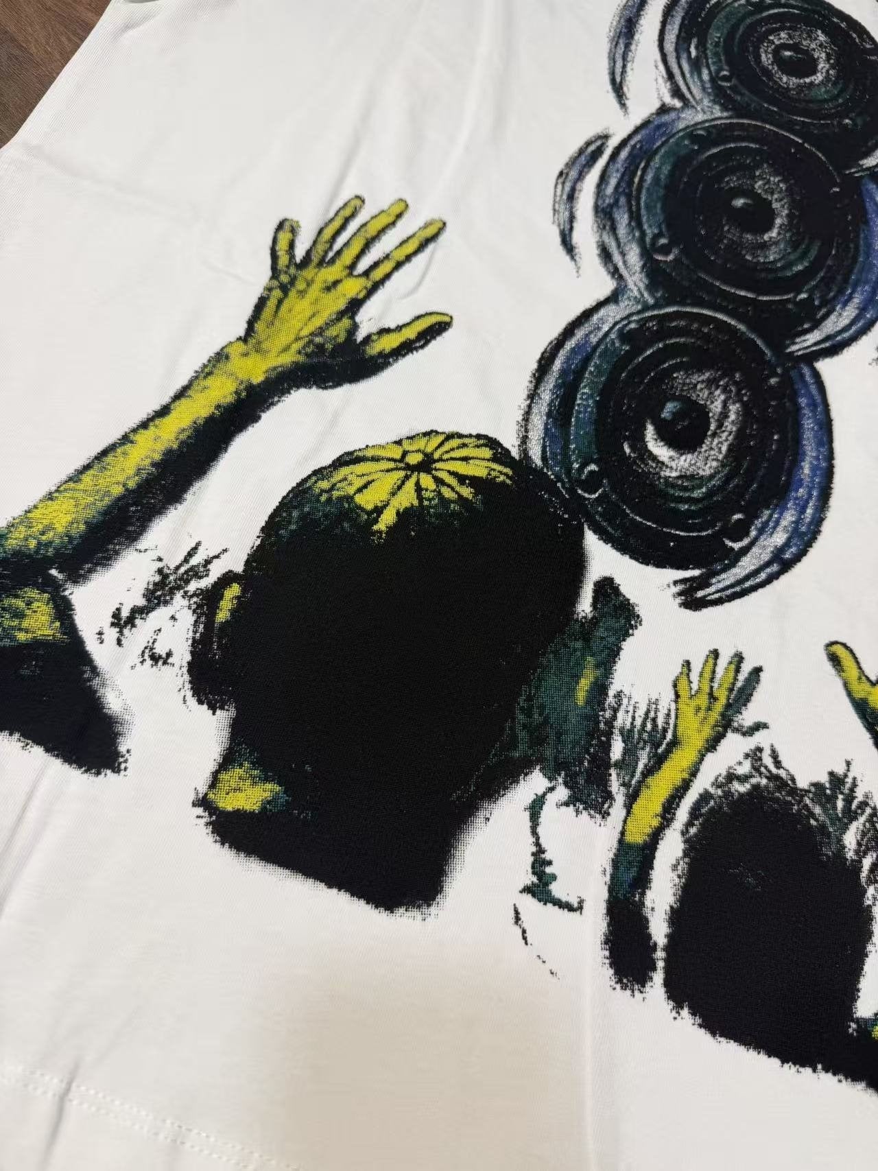 HS Live Graffiti Graphic T-Shirt ¡ª detail