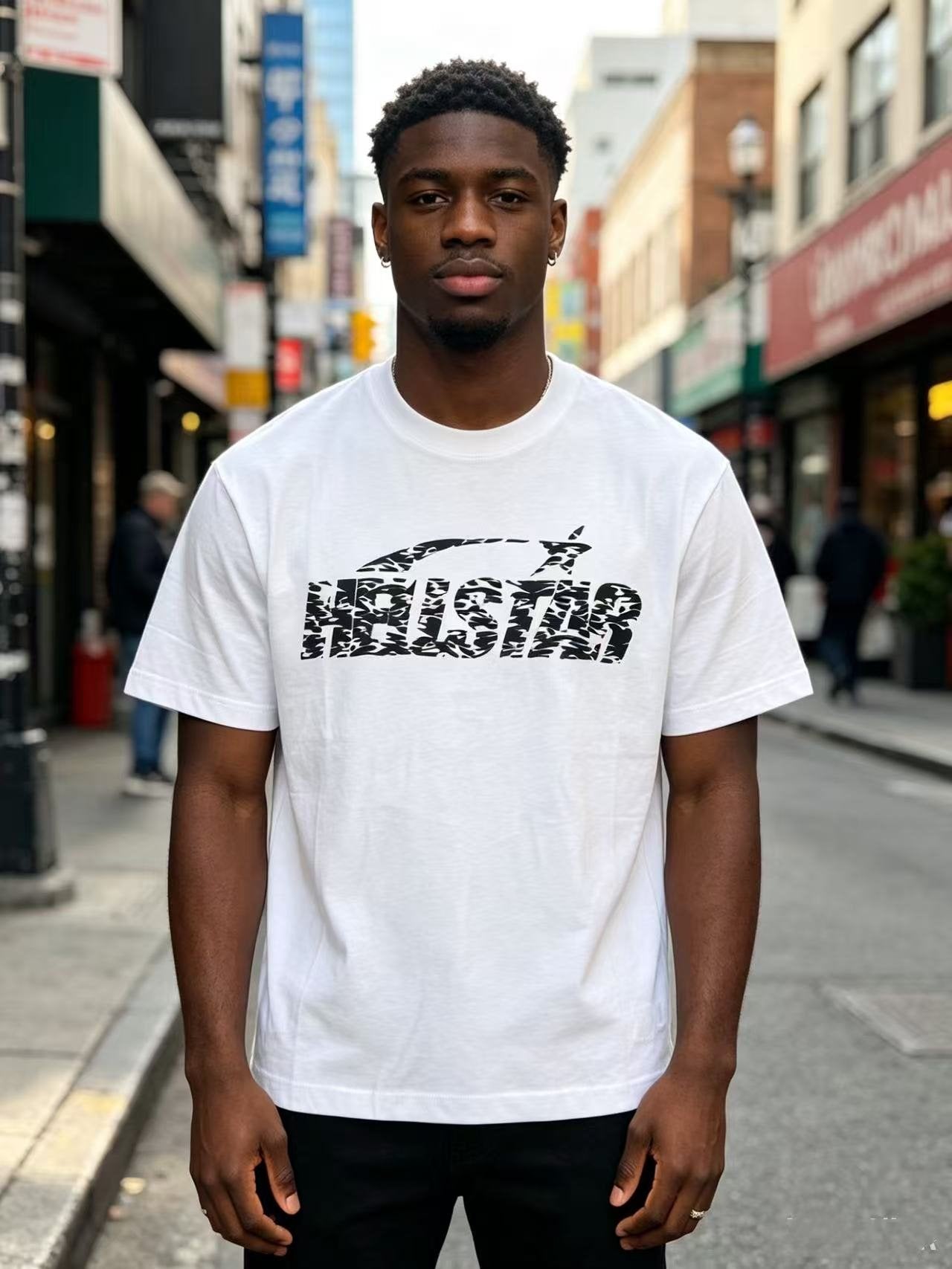 HS Circular Back Graphic T-Shirt ¡ª model