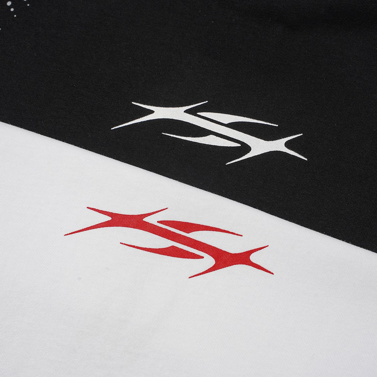 HS Shoulder Graphic Dot Detail T-Shirt ¡ª fabric_closeup