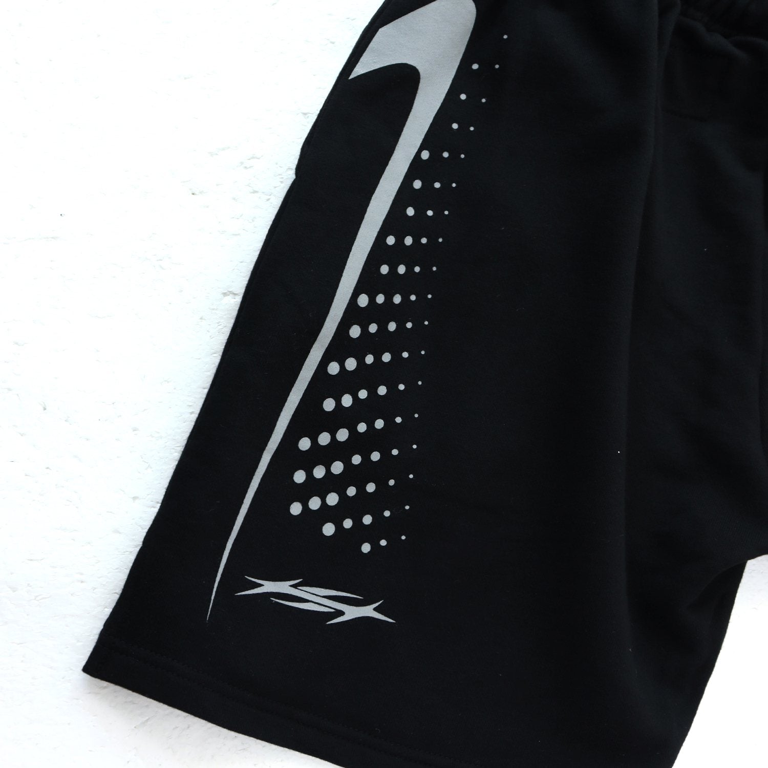 HS Silver Line Graphic Shorts ¡ª detail