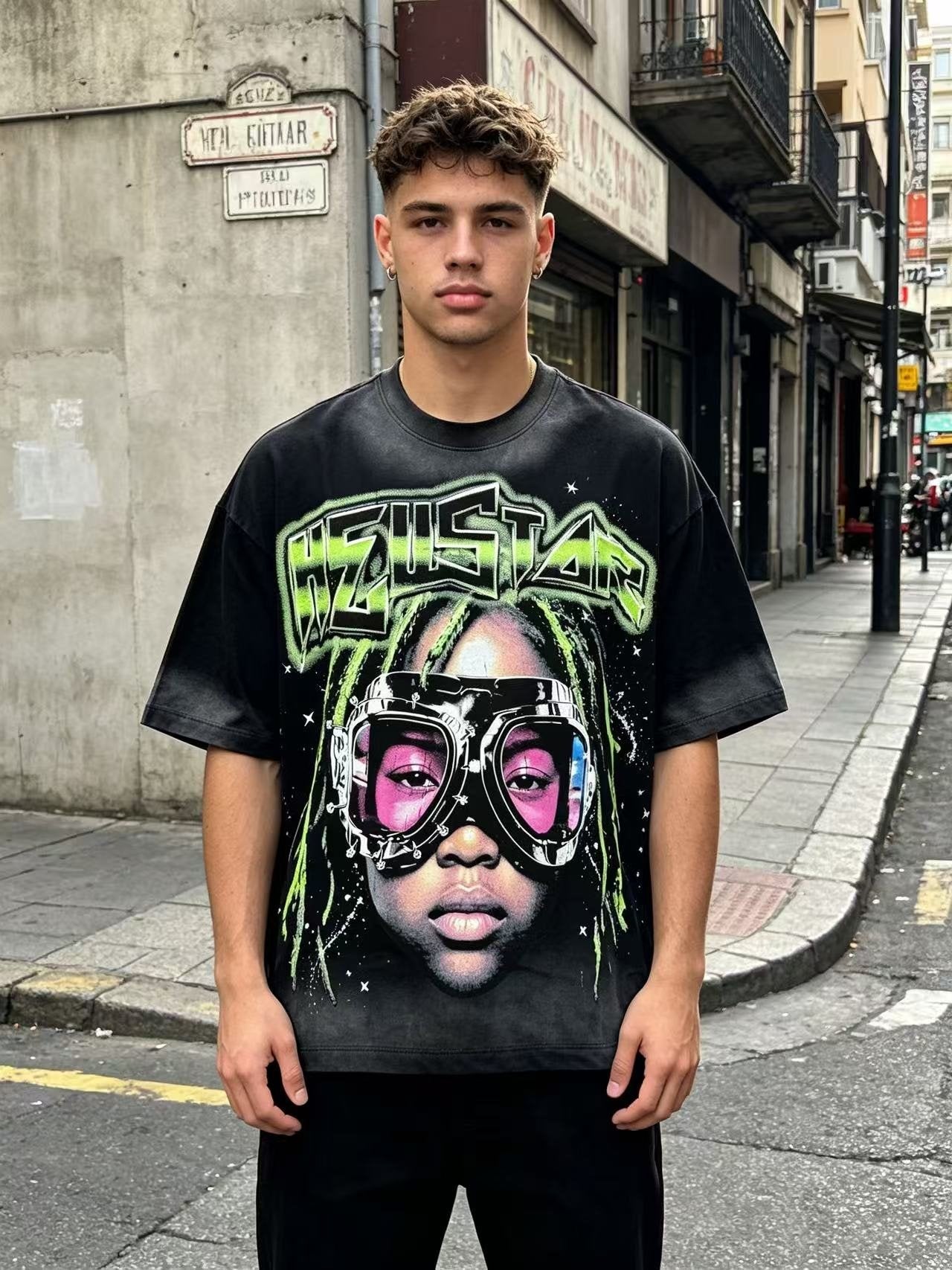 HS Don't Hurt People Graphic T-Shirt ¡ª model