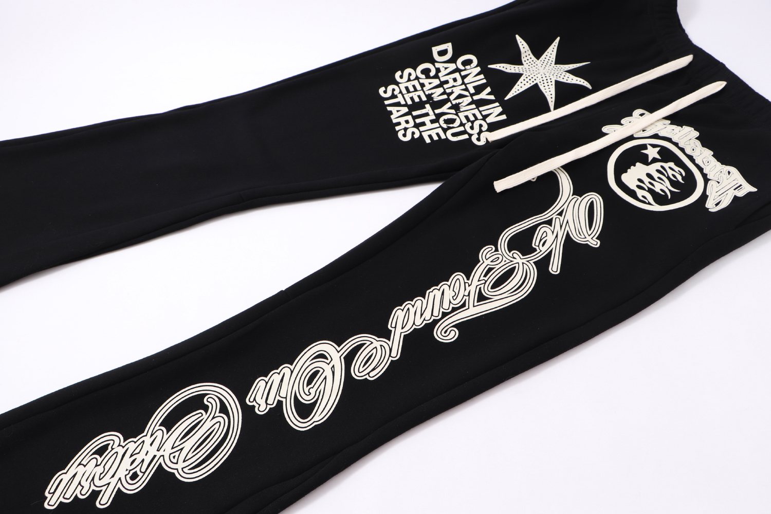 HS Star Graphic Flared Pants ¡ª detail