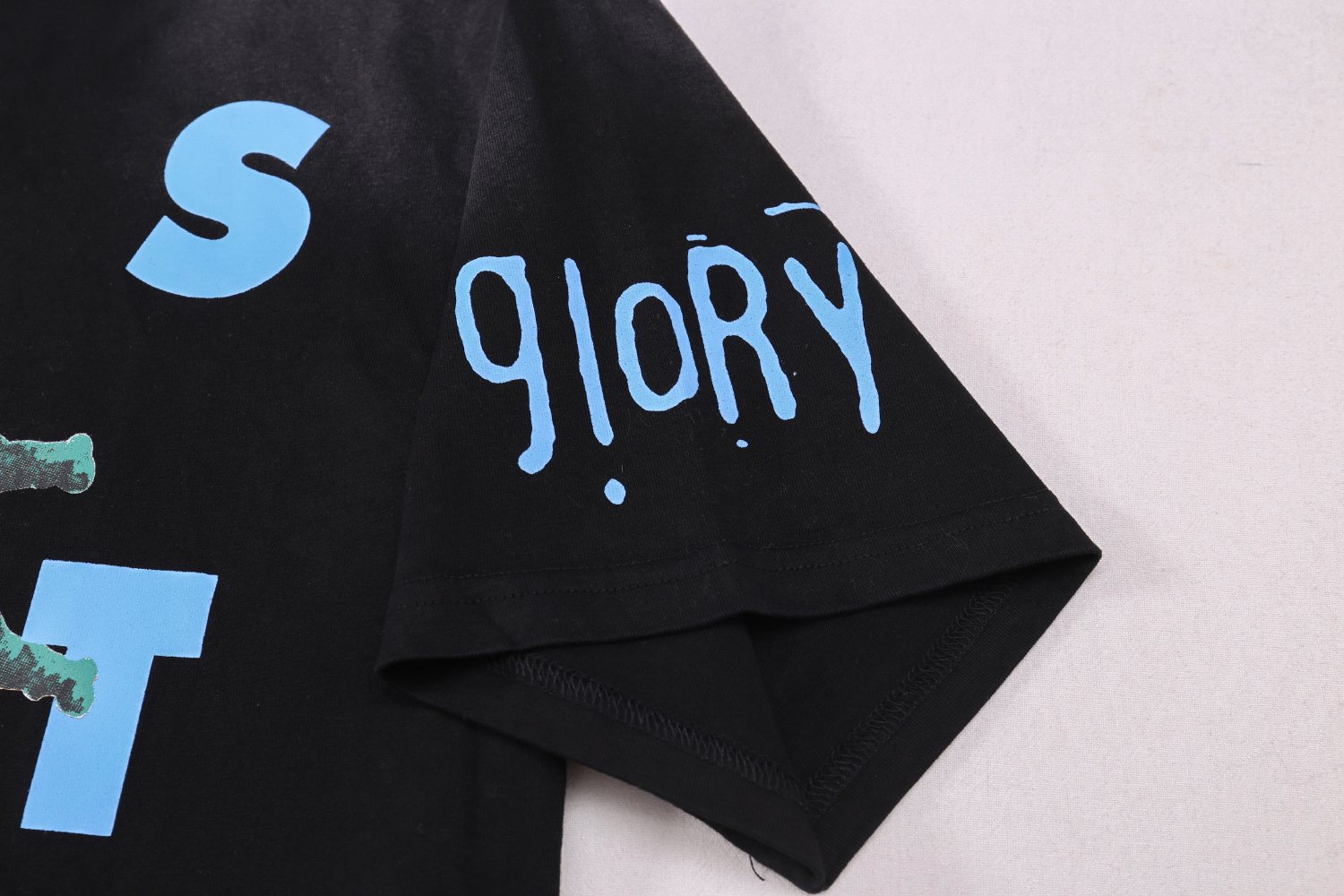 HS Glory Face Graphic T-Shirt ¡ª detail