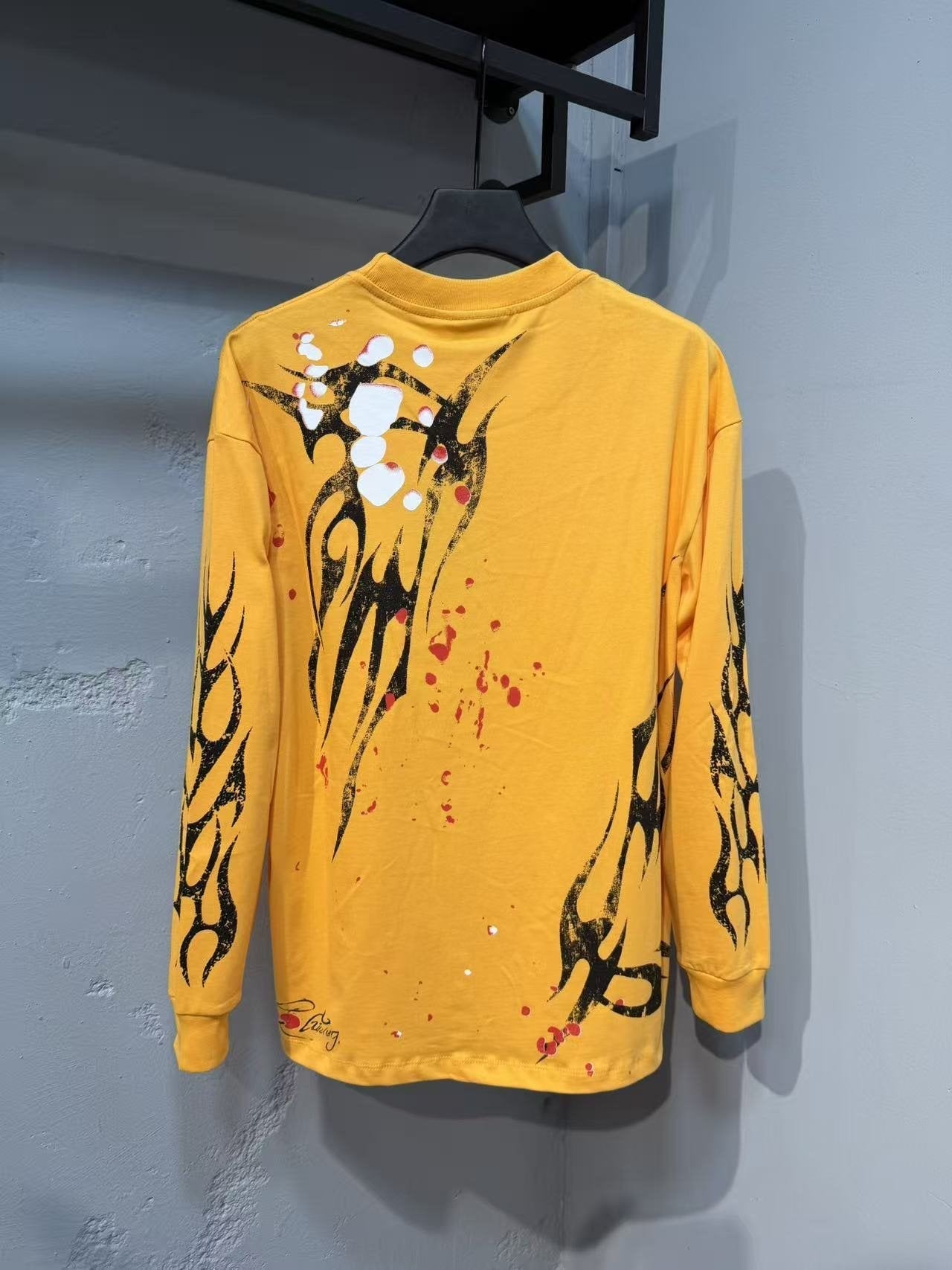 HS Tribal Splatter Graphic Long-Sleeve T-Shirt ¡ª back